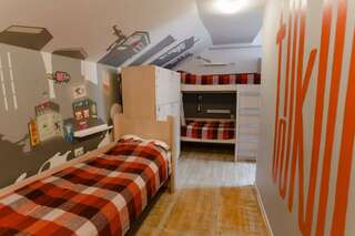 Хостел Smile Hostel Нижний Новгород Кровать в 5-местном общем номере-1