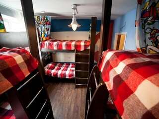 Хостел Smile Hostel Нижний Новгород Кровать в общем 6-местном номере для мужчин и женщин-13