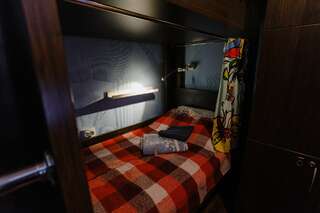 Хостел Smile Hostel Нижний Новгород Кровать в общем 6-местном номере для мужчин и женщин-6