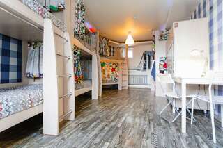 Хостел Smile Hostel Нижний Новгород Кровать в 8-местном общем номере-1