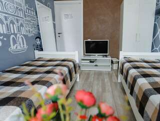 Хостел Smile Hostel Нижний Новгород Двухместный номер с 2 отдельными кроватями и общей ванной комнатой-4