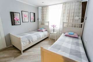 Хостел Smile Hostel Нижний Новгород Двухместный номер с 2 отдельными кроватями и общей ванной комнатой-3
