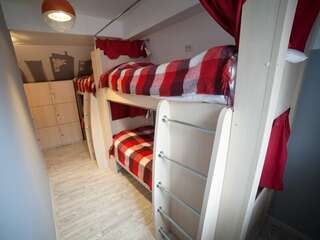 Хостел Smile Hostel Нижний Новгород Спальное место на двухъярусной кровати в общем номере для мужчин и женщин-7